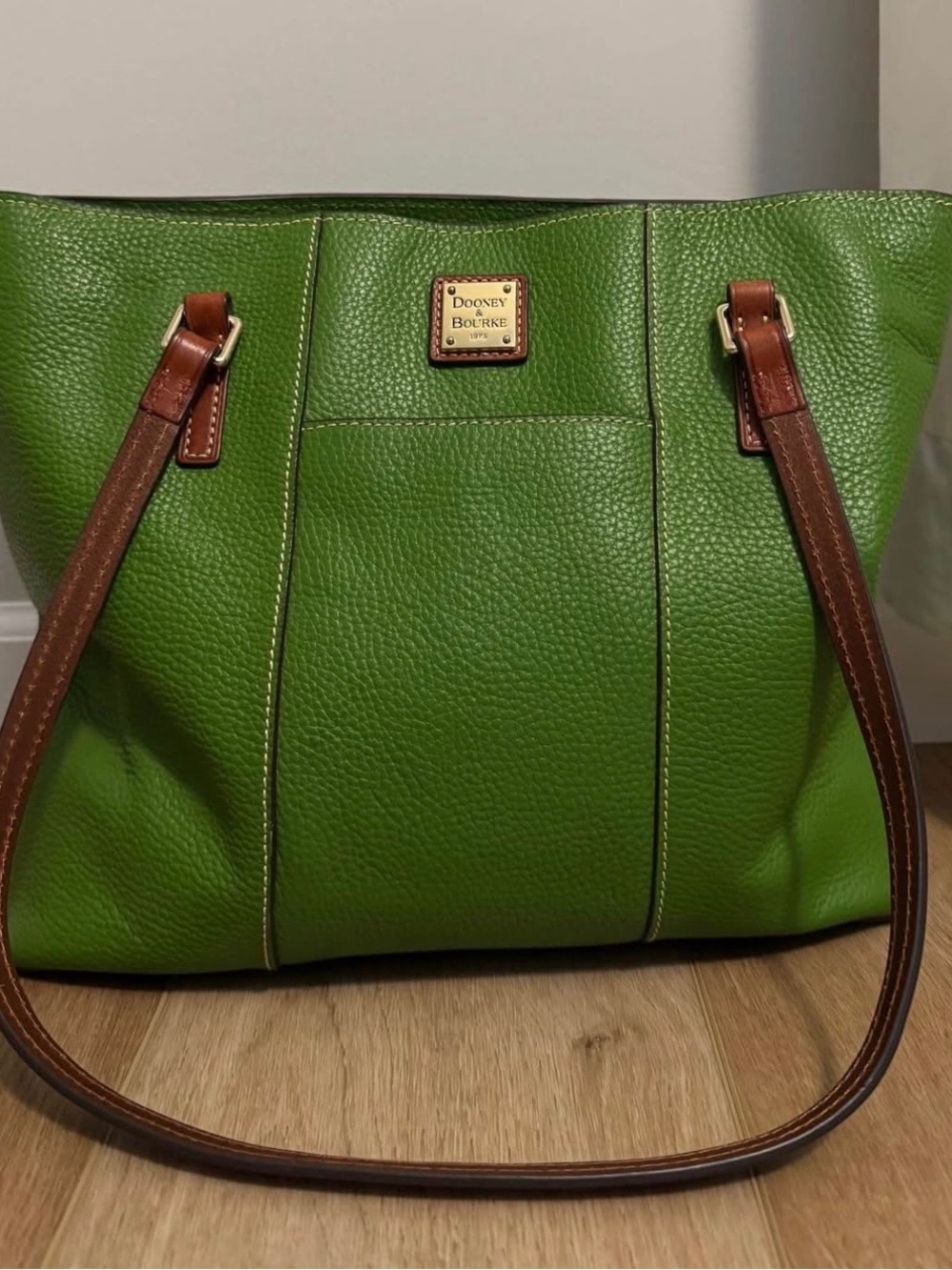 Dooney & Bourke Vibrant Green Pebbled Leather Shoulder Bag - Picture 3 of 3
